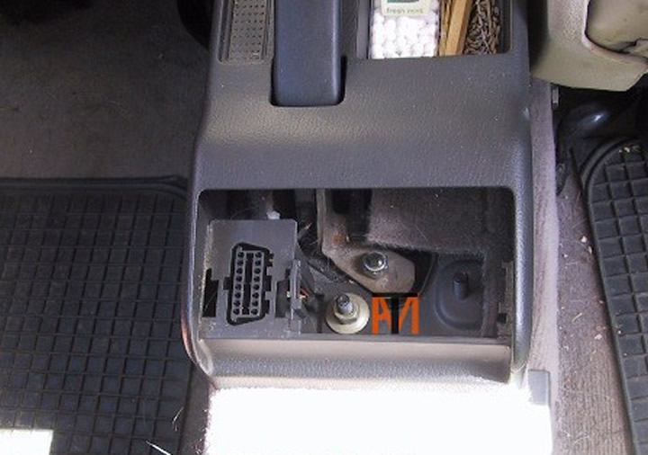 Early_Audi_A4_Diagnostic_Socket_Location