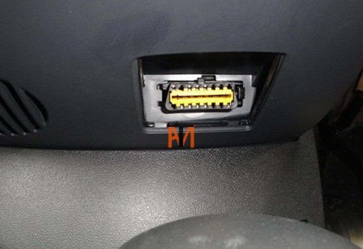 Renault_Clio_05_Diagnostic_Socket_Location