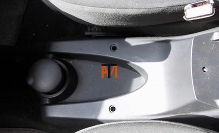 Renault_Scenic_Diagnostic_Socket_Location